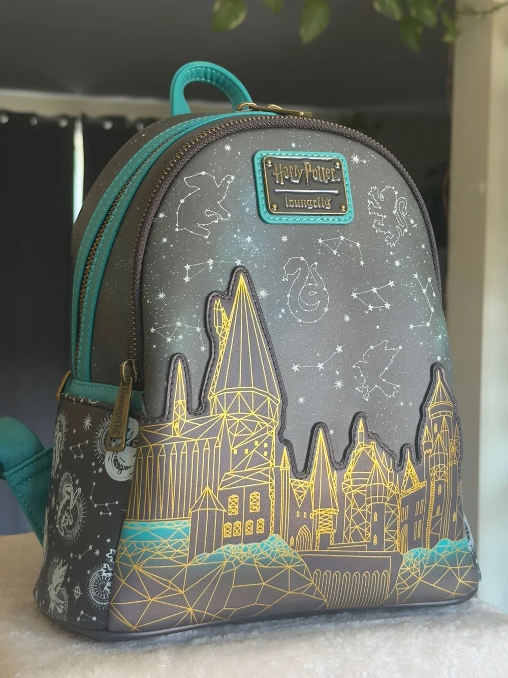 NWT Loungefly Harry Potter Hogwarts Castle Glow Mini Backpack